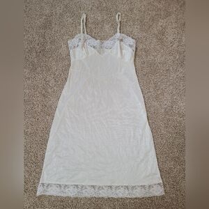 Vintage Size 34 Mel-Lin Full Length Slip With Lace Trim Adjustable Straps